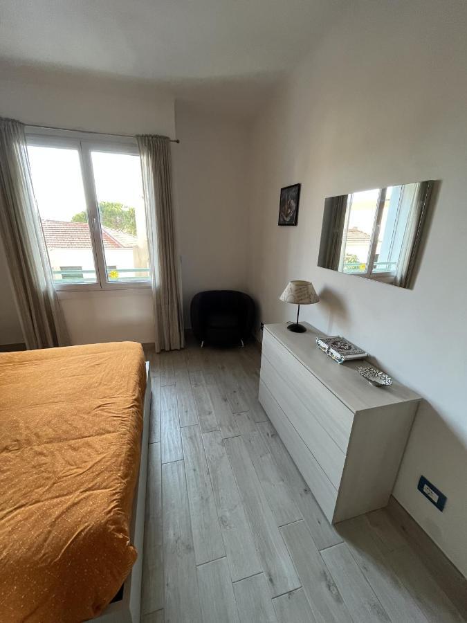 Grand F2 60Mq Centre Antibes, Proche Plages, Commerces, 2 Balcons, Parking, Train, Bus, Deco Vintage, Pet Friendly, Ideal Famille Ou 1-2 Couples 외부 사진
